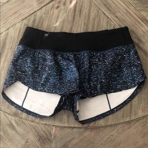 Lululemon size 4 speed shorts EUC 2.5in inseam